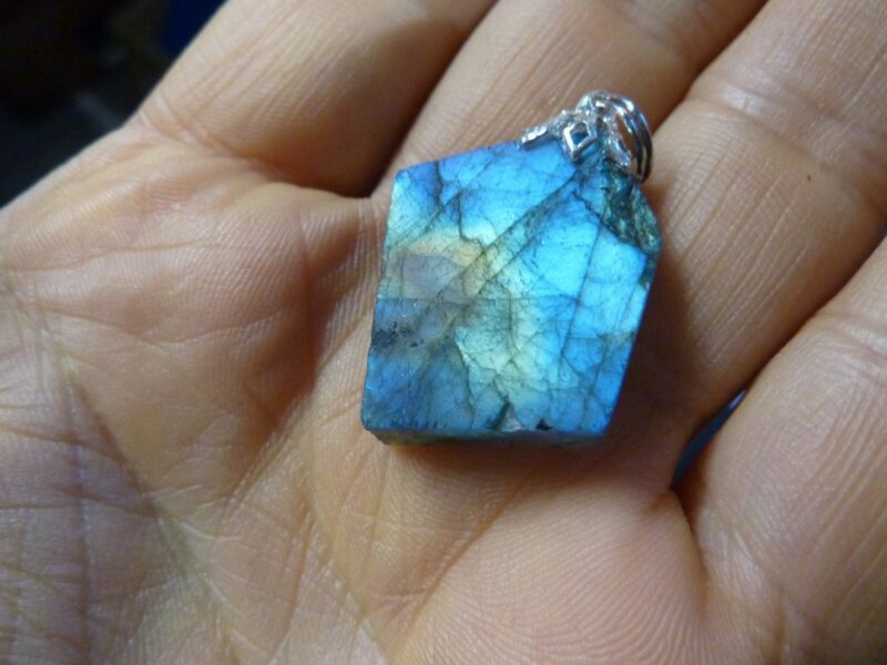 Pendentif protection labradorite brut ref 7132