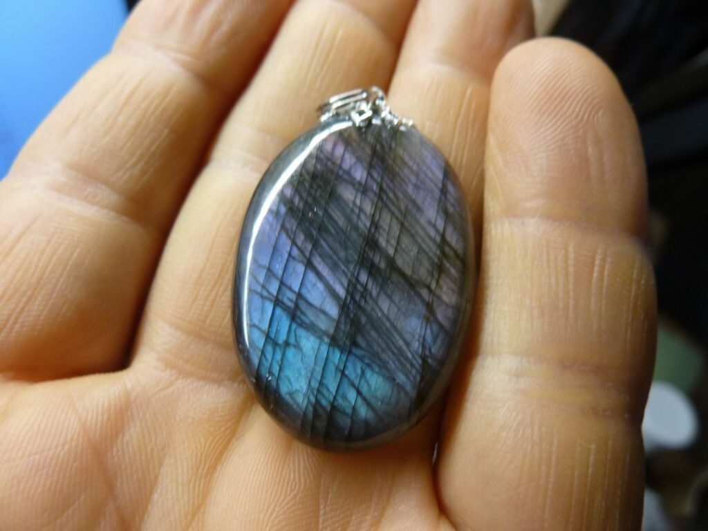 PENDENTIF LABRADORITE BI COULEUR BLEU-VIOLET RARE ! REF 1718