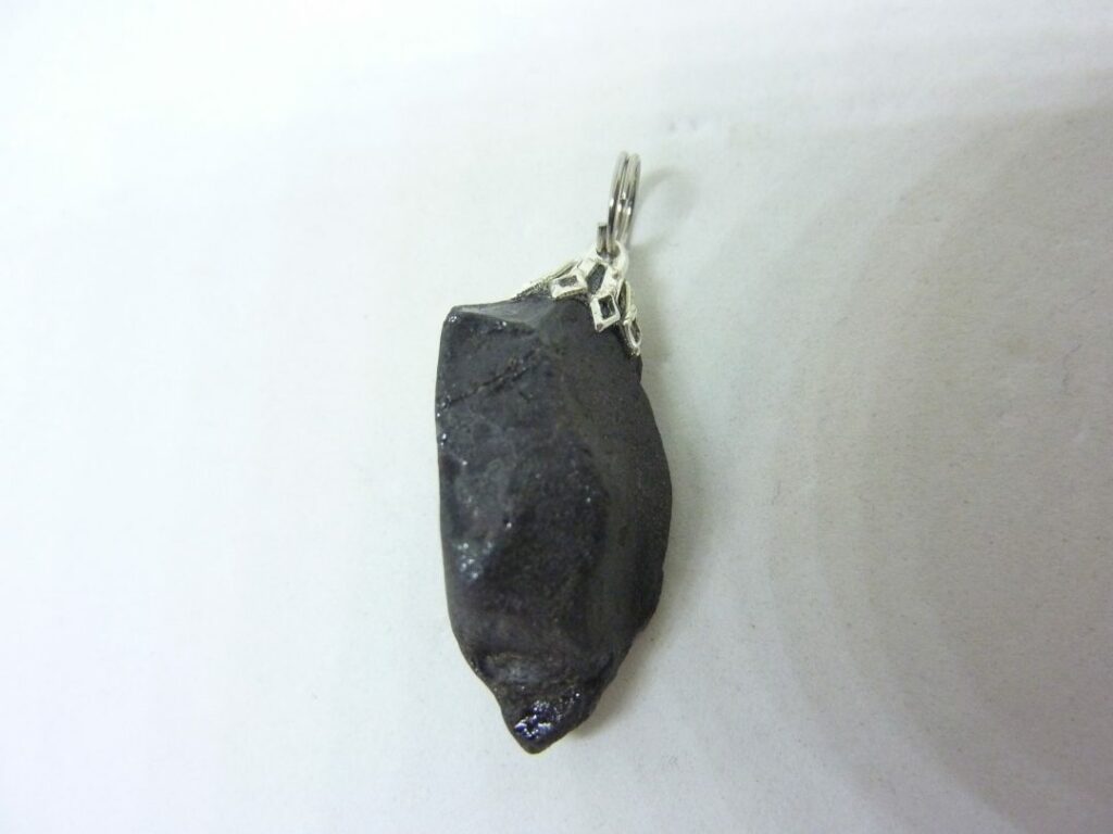 PENDENTIF PROTECTION SPINELLE NOIRE 9,5 gr Ref 1649
