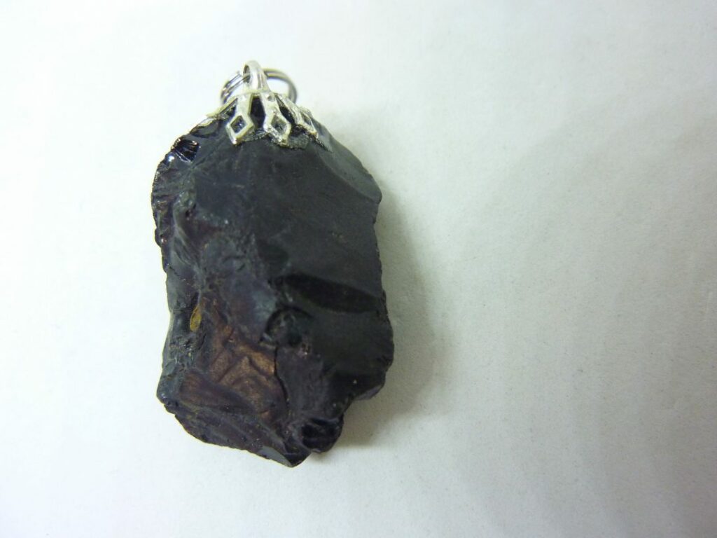 PENDENTIF PROTECTION SPINELLE NOIRE 19,4 gr Ref 8445