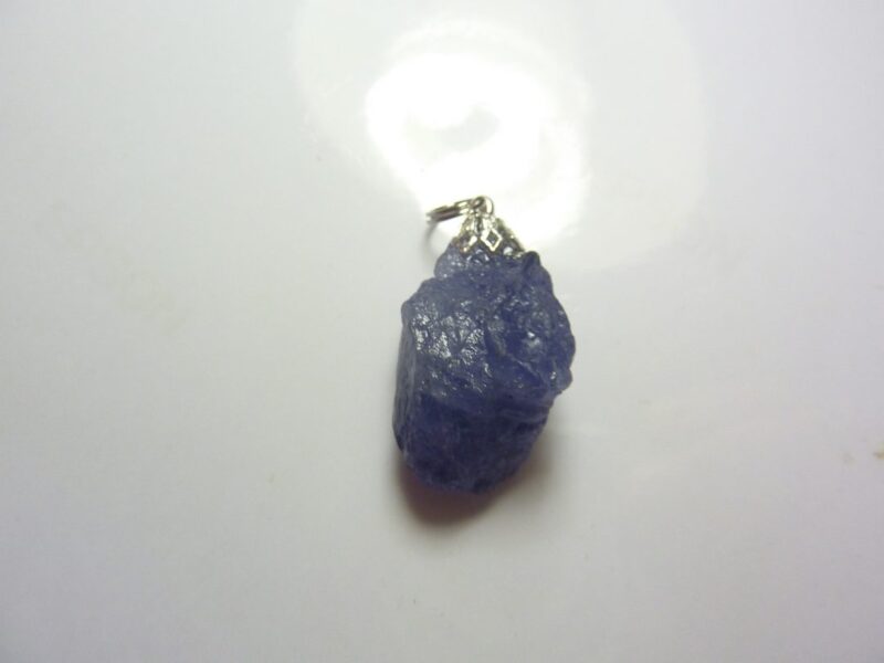 Pendentif Tanzanite brut 9,8 gr très rare ref 2395