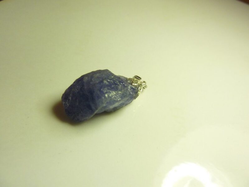 Pendentif Tanzanite brut 9,8 gr très rare ref 2395
