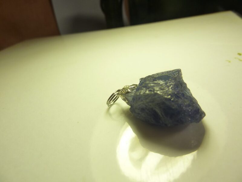 Pendentif Tanzanite brut 9,8 gr très rare ref 2395