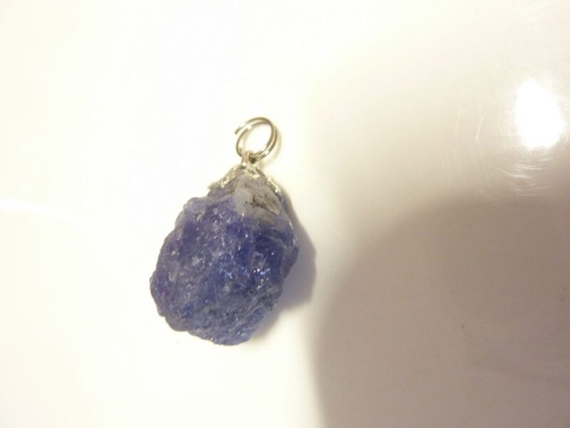 Pendentif Tanzanite brut 11,2 gr très rare ref 6108