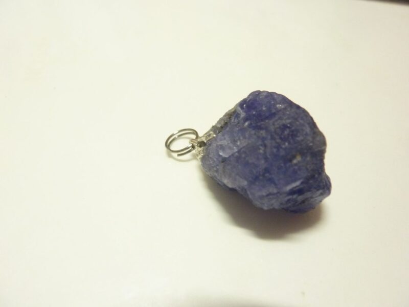 Pendentif Tanzanite brut 11,2 gr très rare ref 6108
