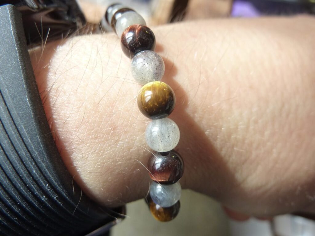 BRACELET OEIL DE TIGRE-TAUREAU-LABRADORITE PERLES 6 MM