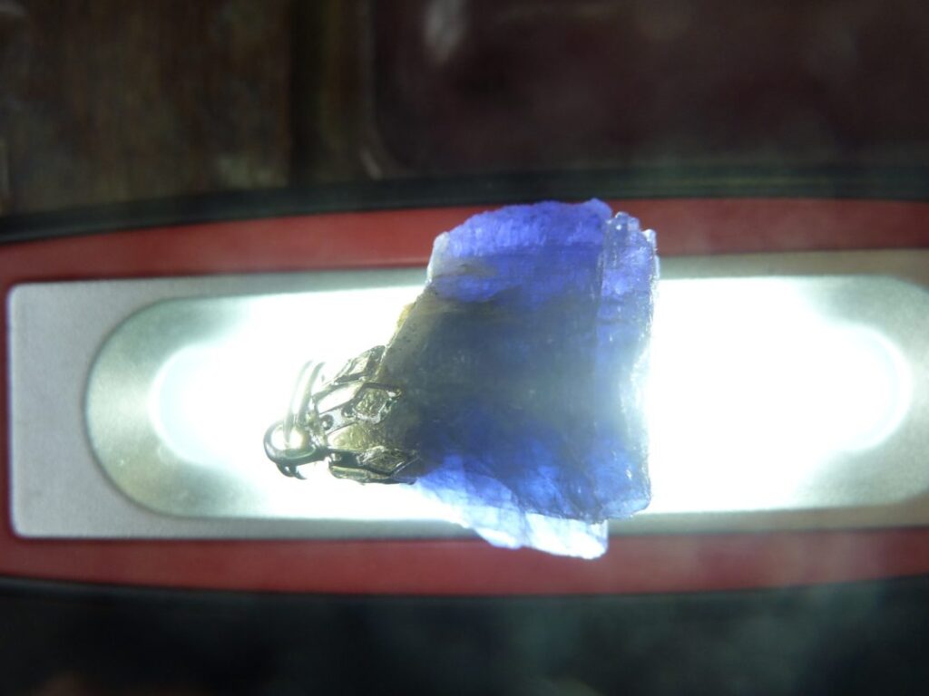 Pendentif Tanzanite brut 7,9 gr très rare ref 9258