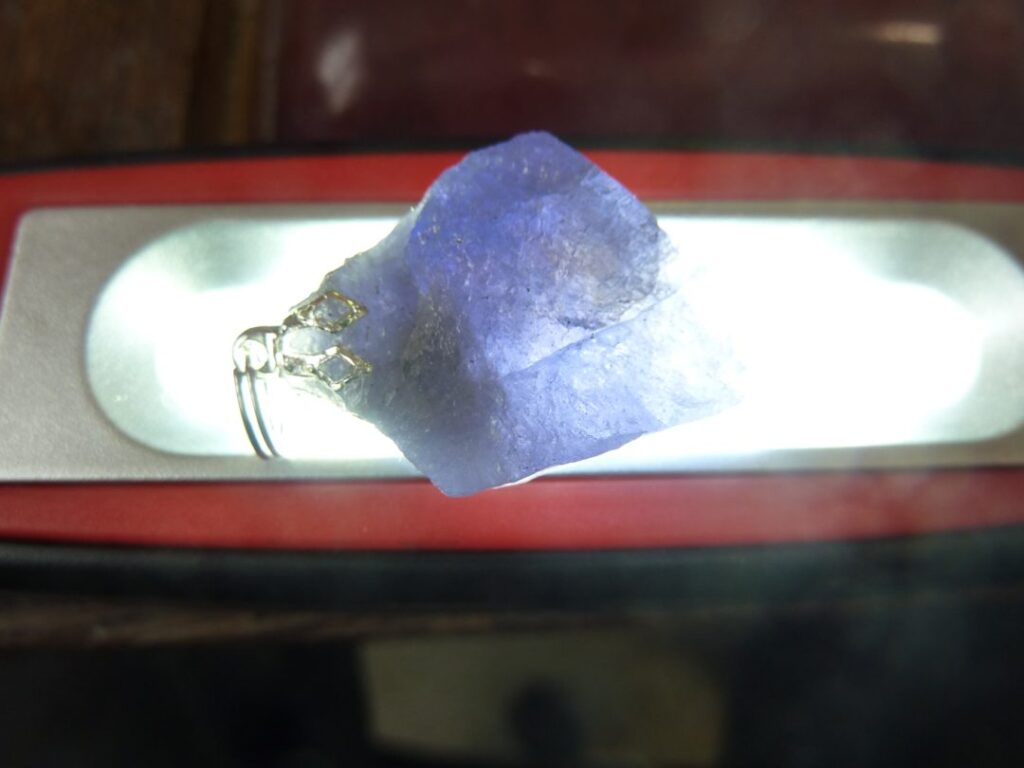Pendentif Tanzanite brut 8,3 gr très rare ref 6396
