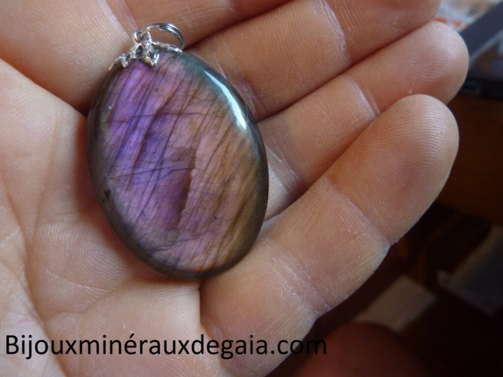 Pendentif Labradorite violet très rare! ref 8051