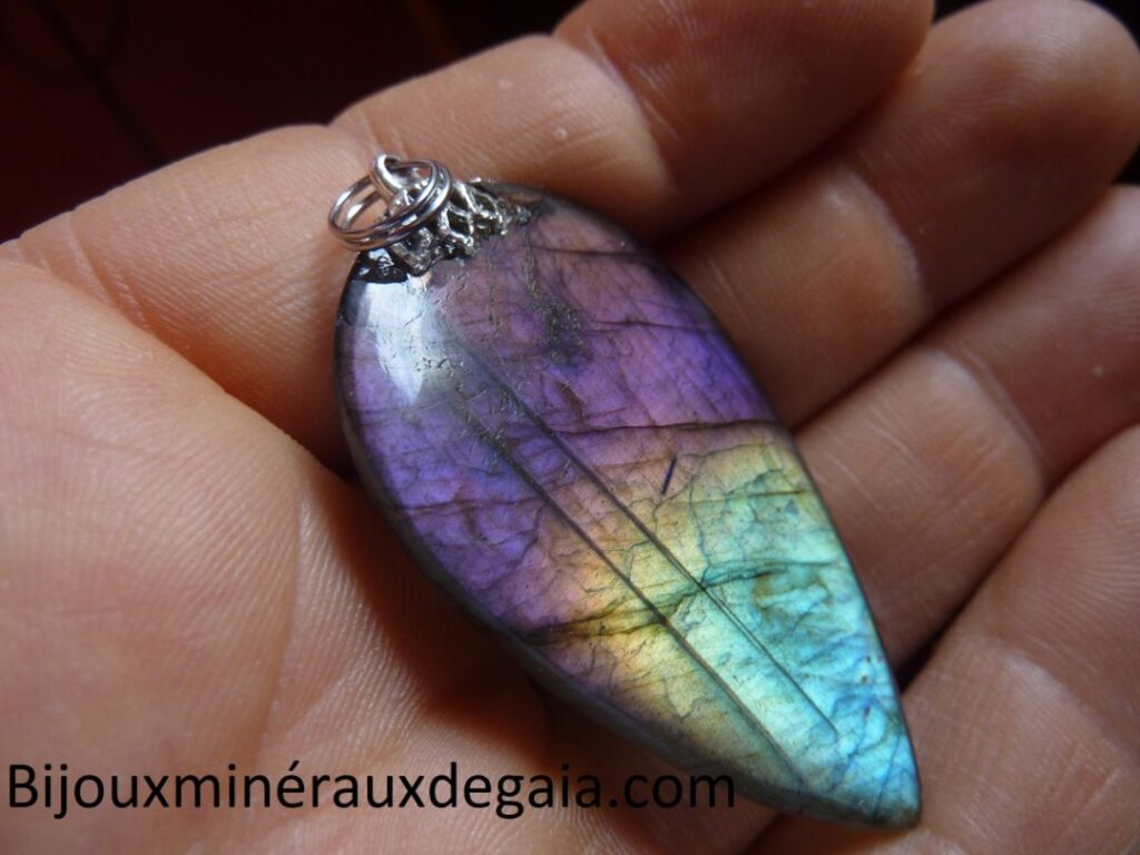 Pendentif Labradorite violet très rare! ref 1012