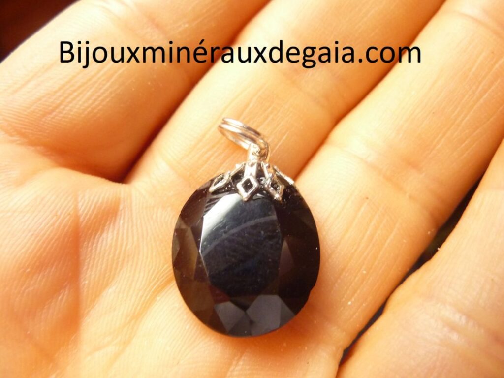 Pendentif spinelle noir à facettes ref 8491