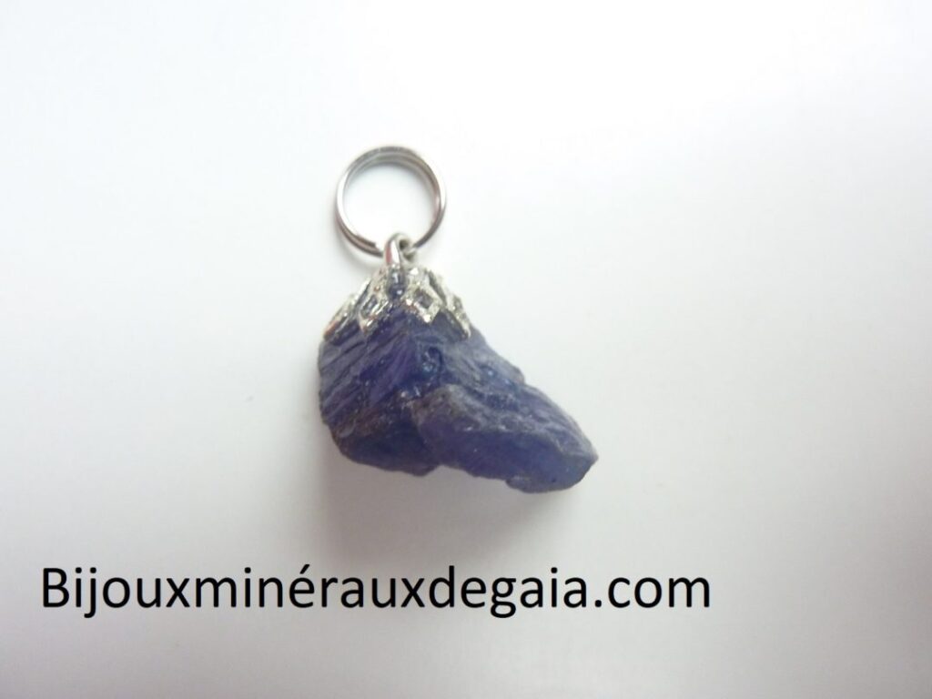 Pendentif Tanzanite brut 2,8 gr très rare ref 8720