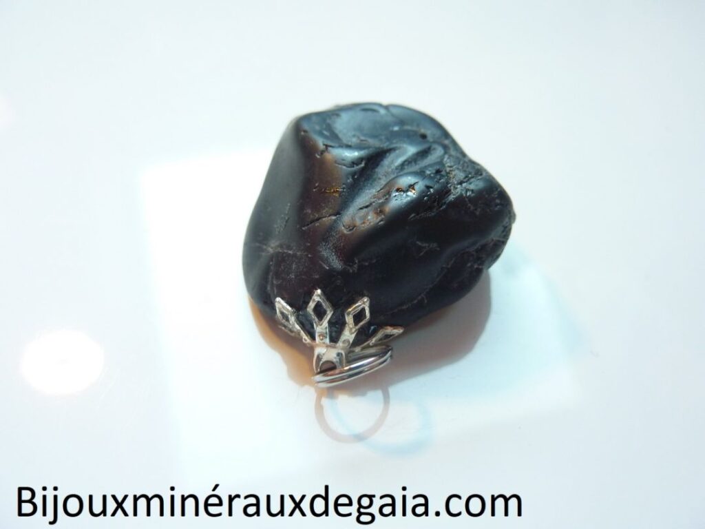 PENDENTIF PROTECTION SPINELLE NOIRE 25,70 gr rare! ref 4081
