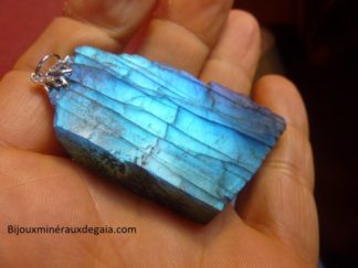 PENDENTIF LABRADORITE BRUT Poids 35,7 gr REF 0740