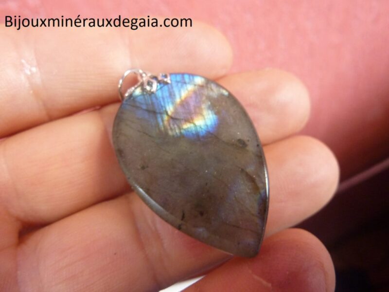 Pendentif Labradorite violette Rare ! Poids 12,3 gr ref 2620