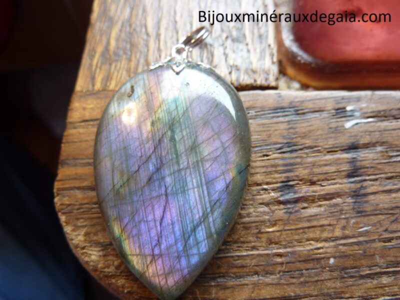 Pendentif Labradorite violette Rare ! Poids 12,3 gr ref 2620