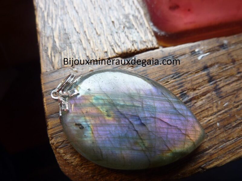 Pendentif Labradorite violette Rare ! Poids 12,3 gr ref 2620