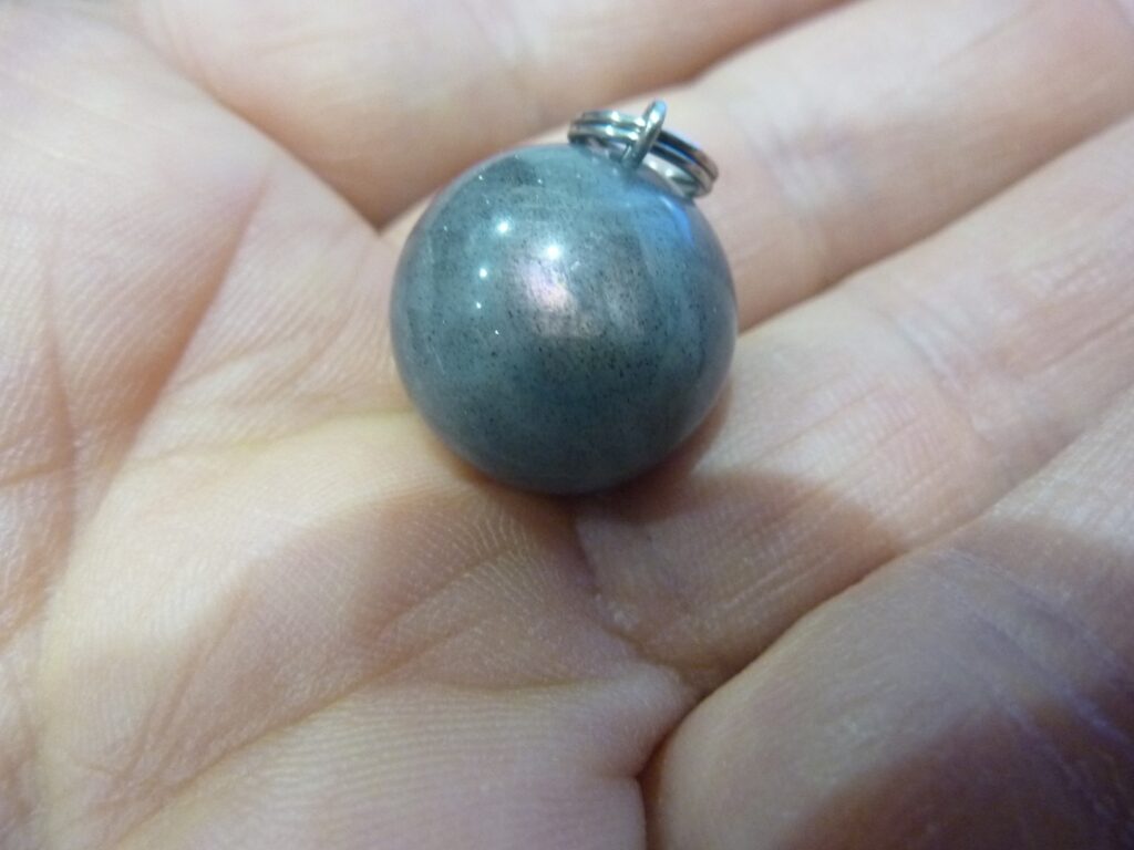 Pendentif Labradorite violet rare poids 6,2 gr REF 5631
