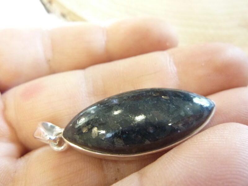 Pendentif Nuummite Véritable monture argent 925 Rare ref 5151