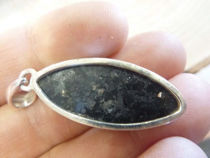 Pendentif Nuummite Véritable monture argent 925 Rare ref 5151