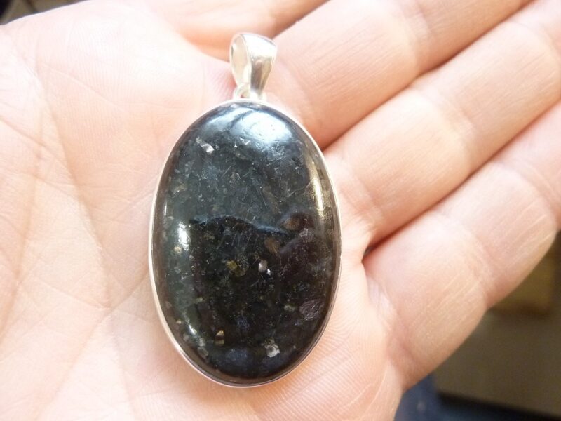 Pendentif Nuummite Véritable monture argent 925 Rare ref 5377
