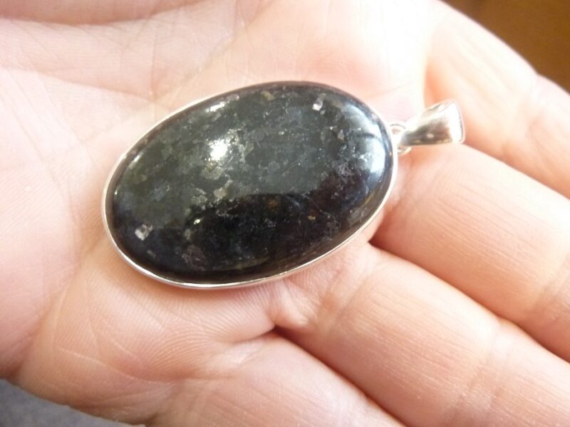 Pendentif Nuummite Véritable monture argent 925 Rare ref 5377