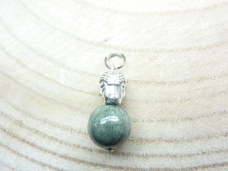 Pendentif Séraphinite Bouddha – perles rondes 12 mm