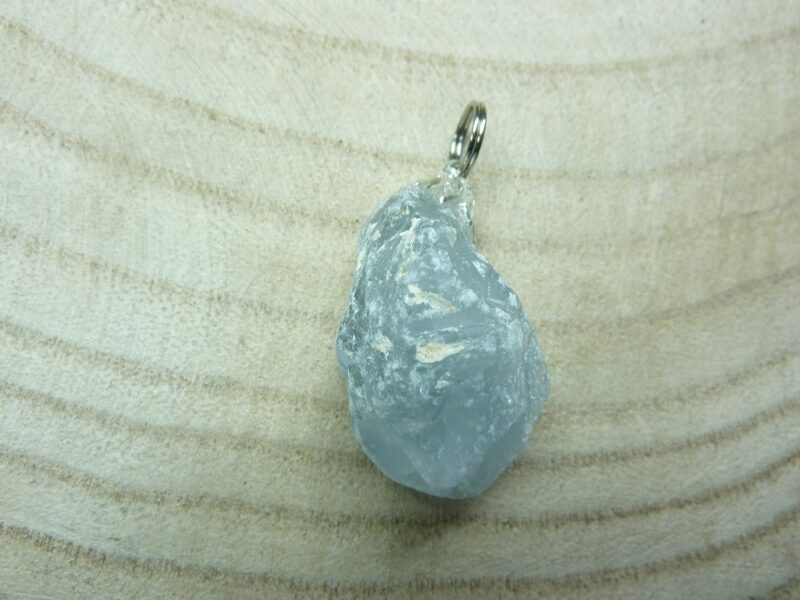 Pendentif célestine brut ref 2302