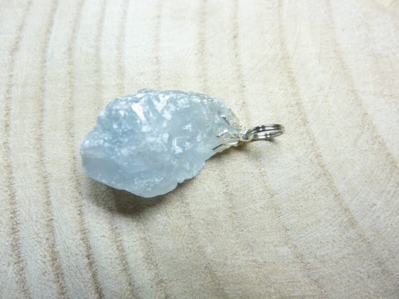 Pendentif célestine brut ref 2302