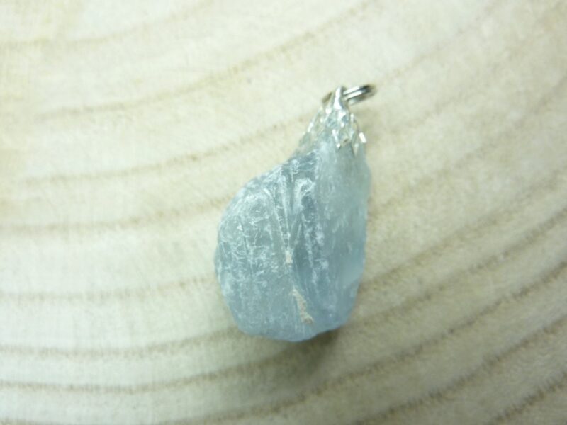 Pendentif célestine brut ref 2302