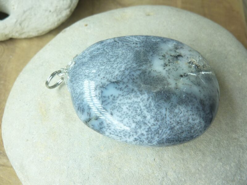 Pendentif Merlinite opale dentritique ref 2003