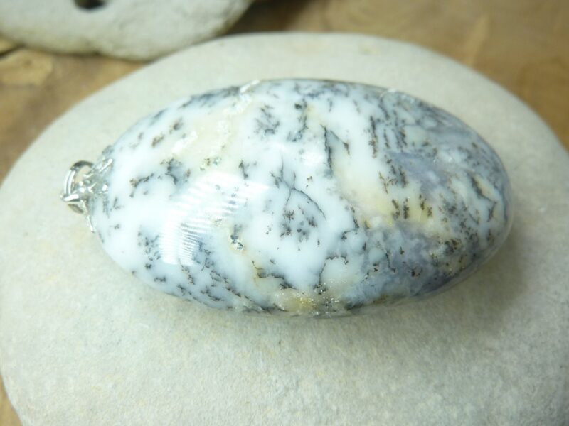 Pendentif Merlinite opale dentritique ref 2817