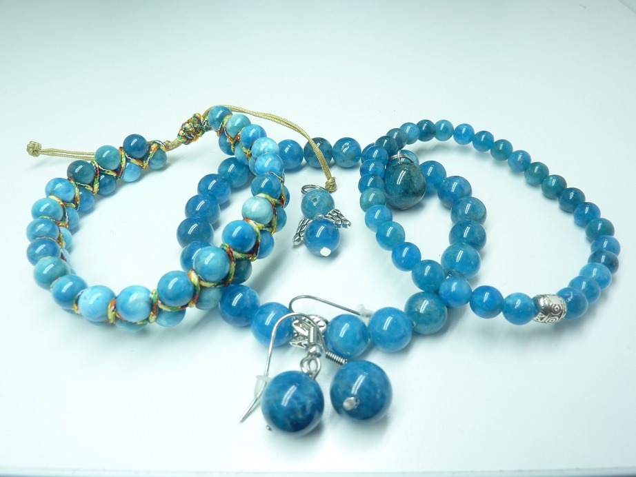 Bijoux pendentif , bracelet, boucles d'oreilles Apatite bleue