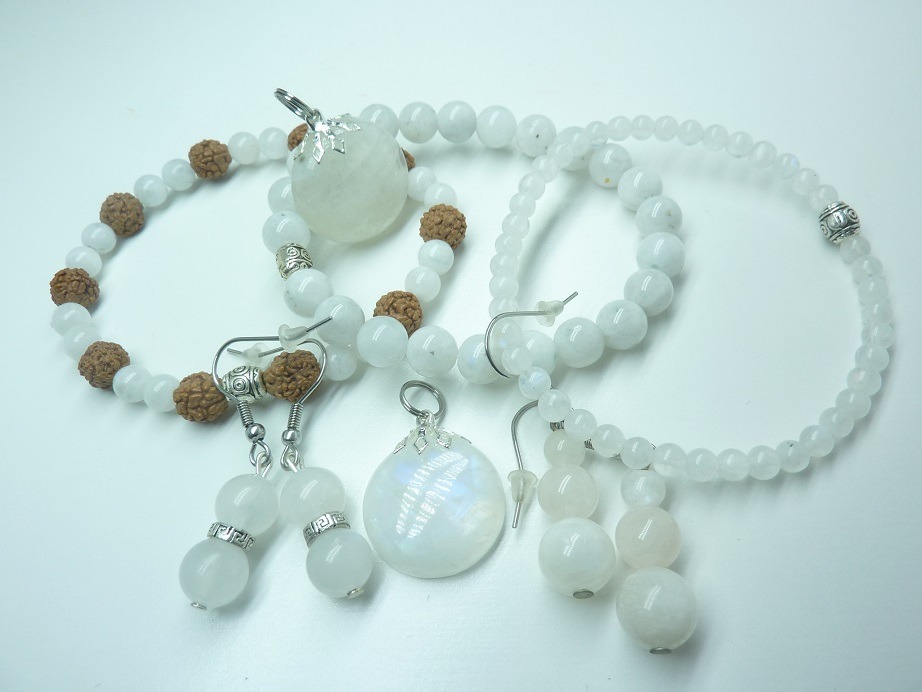 Bijoux pendentif , bracelet, boucles d'oreilles Pierre de lune