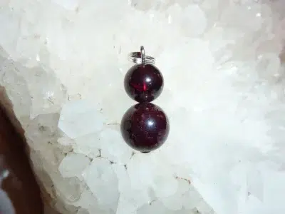 Pendentif Grenat Almandin – perles rondes 10-8 mm