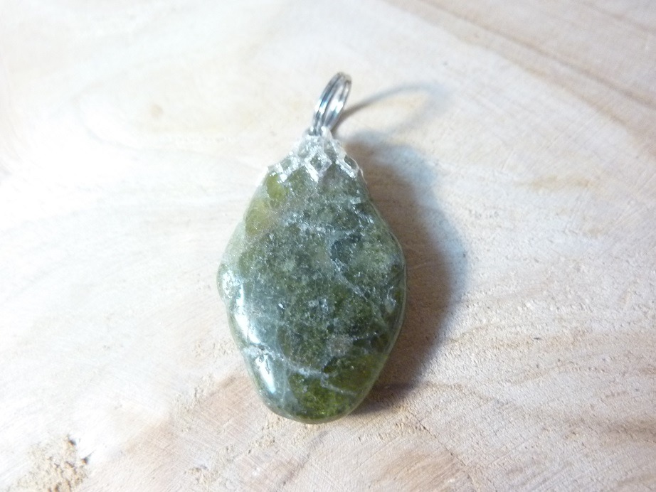 Pendentif Grenat vert ref 1302
