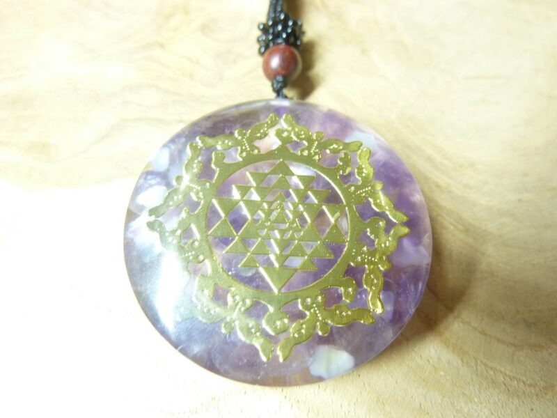 Collier pendentif Sri Yantra- Améthyste orgonite