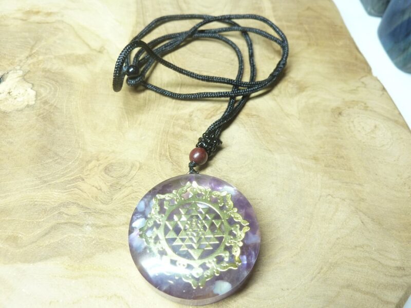 Collier pendentif Sri Yantra- Améthyste orgonite