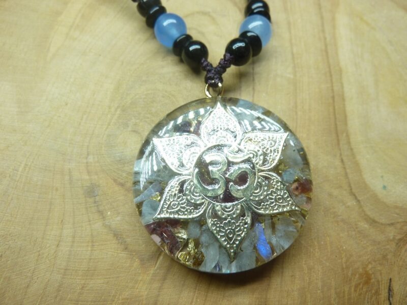 Collier pendentif orgonite Yoga fleur de Lotus-Om-Labradorite-Grenat