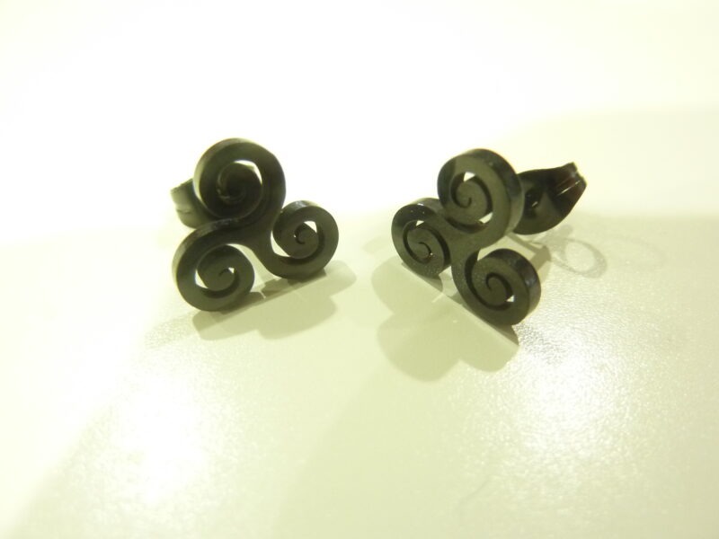 Boucles d'oreilles "clous" Triskel ref noir