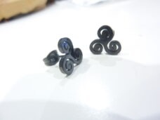 Boucles d’oreilles “clous” Triskel ref noir