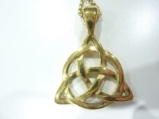 Collier pendentif Triquetra acier inoxydable ref Or