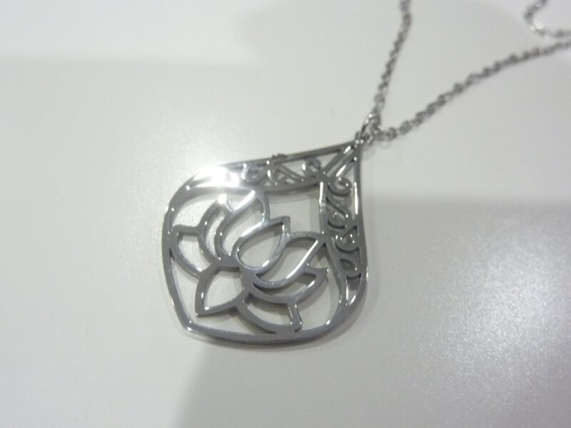 Collier pendentif fleur de Lotus ref argent