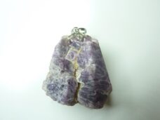 Pendentif Spinelle violet brut pierre rare et exceptionnelle ref 4133