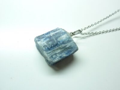 Pendentif Cyanite Disthène avec chaine acier inoxydable 45 cm GG 74