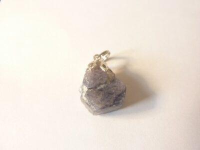 Pendentif Saphir brut GG 0303 + Chaine acier inoxydable 45 cm 