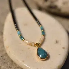 Collier pendentif Apatite bleue-Onyx noir-Hématite