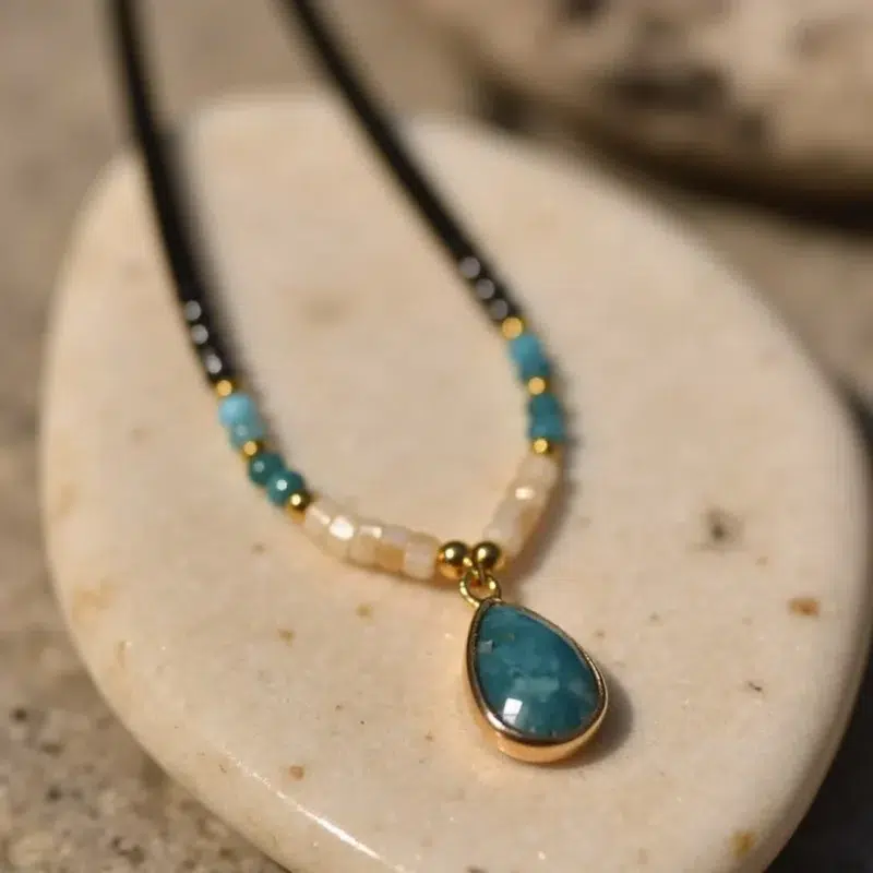 Collier pendentif Apatite bleue-Onyx noir-Hématite 