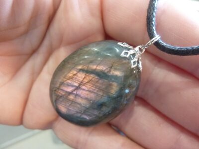 Pendentif Labradorite violet spécial pour thérapeute GG V12