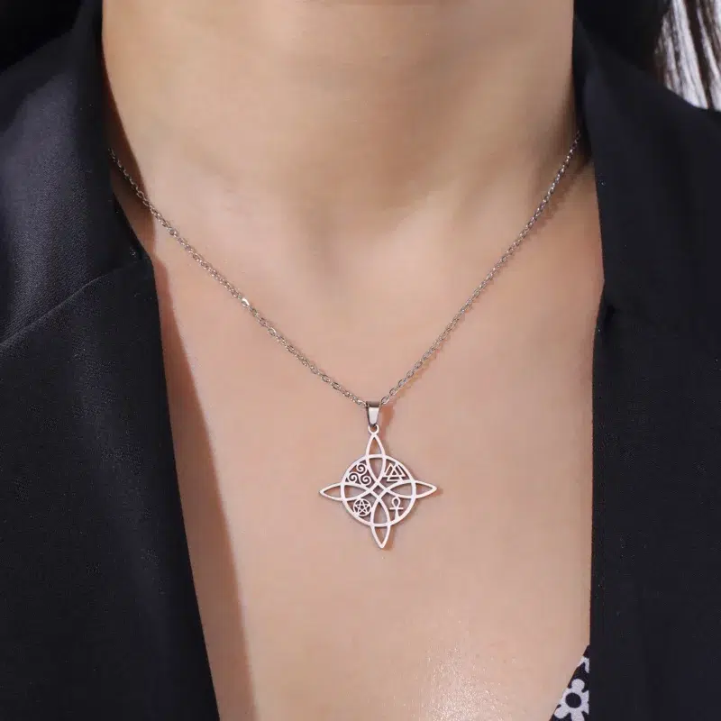 Collier pendentif Noeud de sorcière multi symboles ref argent